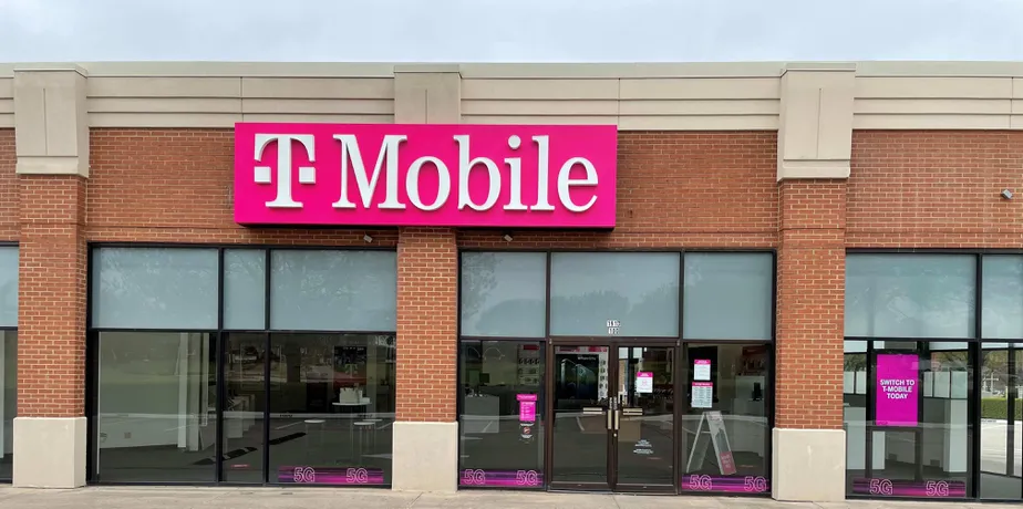 Exterior photo of T-Mobile store at Preston Rd & W Park Blvd, Plano, TX