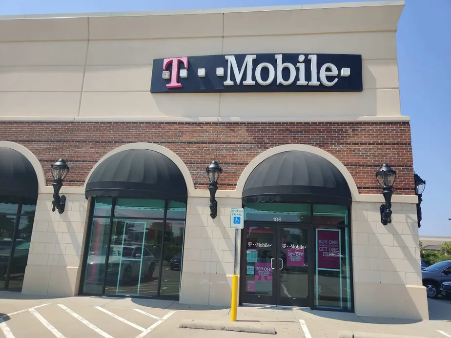 Exterior photo of T-Mobile store at Murphy & 544, Murphy, TX
