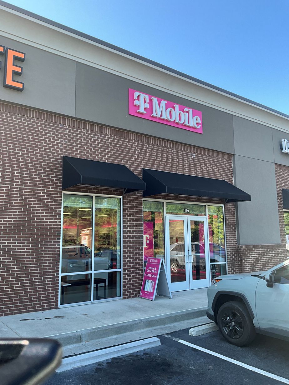 Exterior photo of T-Mobile Store at Townpark Ln NW & Townpark Way, Kennesaw, GA