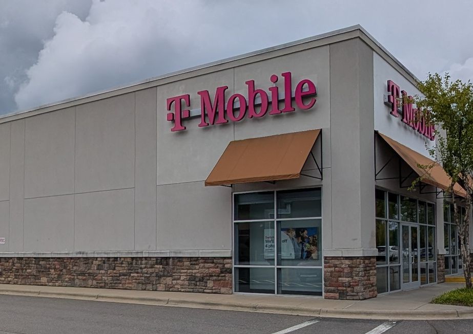T-Mobile & UScellular Western North Carolina Town Ctr - 225 Town Center Loop 