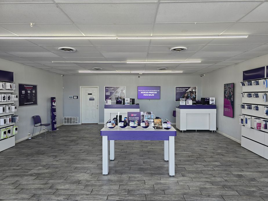Metro by T-Mobile 3701 Fredericksburg Rd - 3701 Fredericksburg Rd 