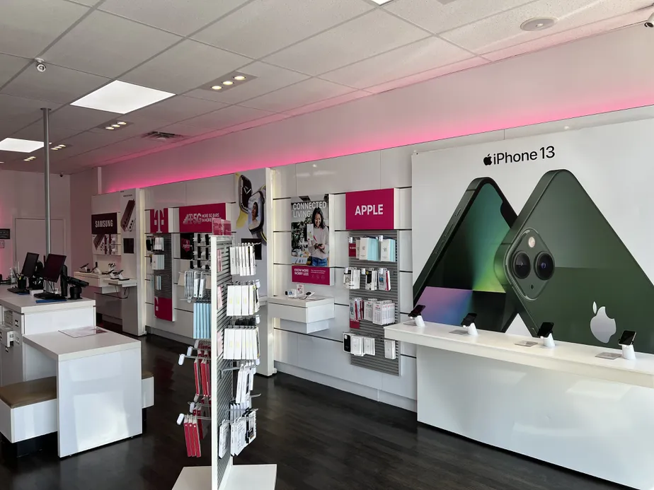  Interior photo of T-Mobile Store at Houston Hwy & Delmar Drive, Victoria, TX 