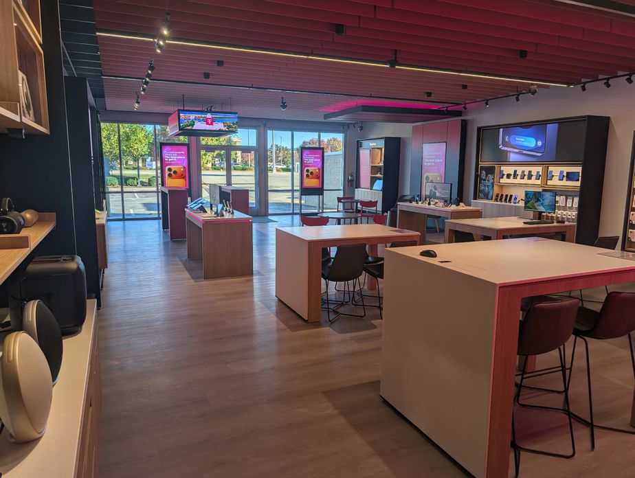 Interior photo of T-Mobile Store at Douglas & Mulberry, LEES SUMMIT, MO 
