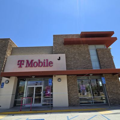 T-Mobile The Springs: Experience Store in Palm Springs, CA