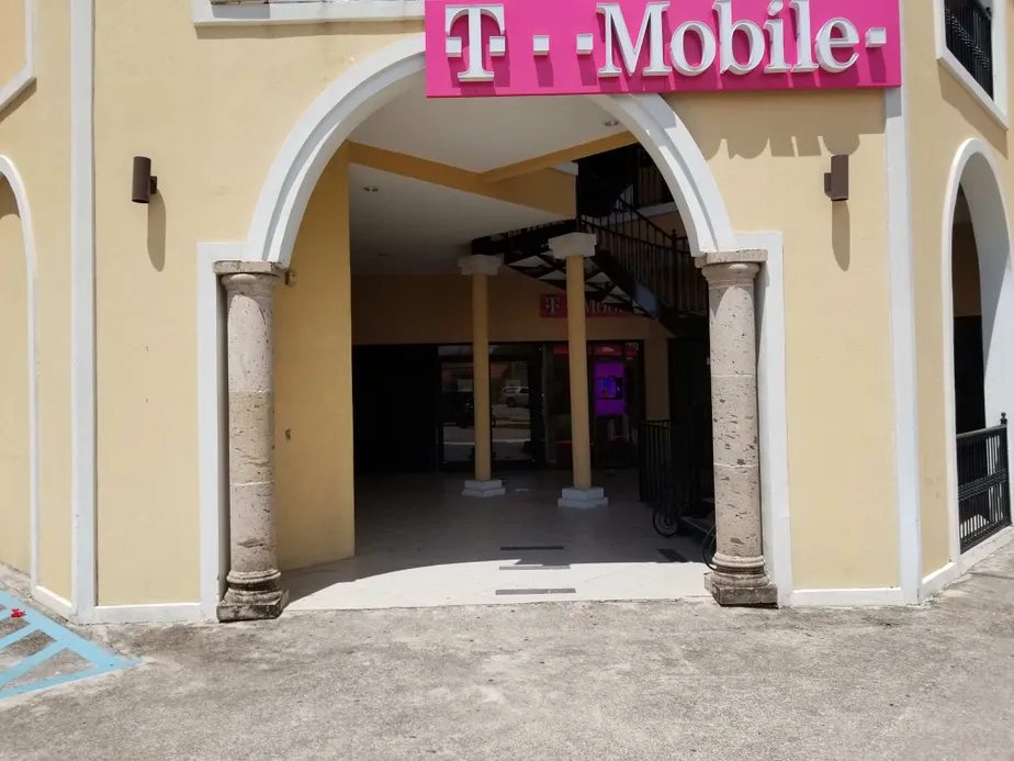Exterior photo of T-Mobile store at Ocean Blvd & Nogal St, Los Fresnos, TX