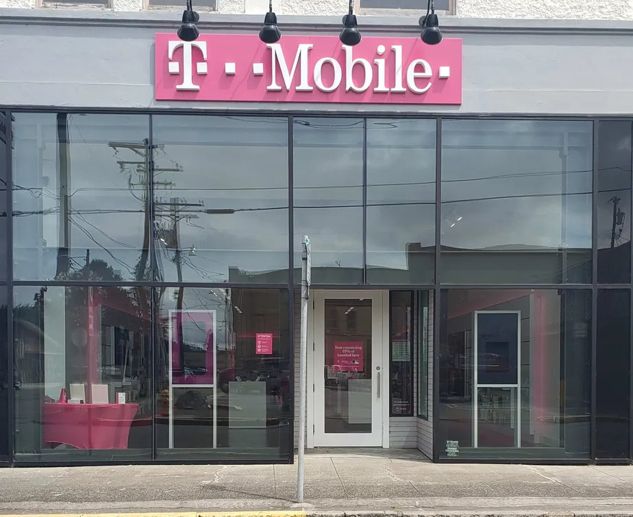  Exterior photo of T-Mobile store at 1st St & Ivy Ave, Tillamook, OR 
