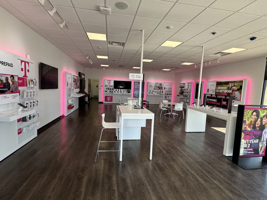 Foto del interior de la tienda T-Mobile en Springfield Dirksen, Springfield, IL