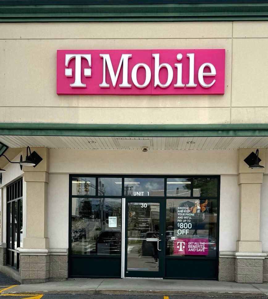 Exterior photo of T-Mobile Store at John Fitch Highway, Fitchburg, MA