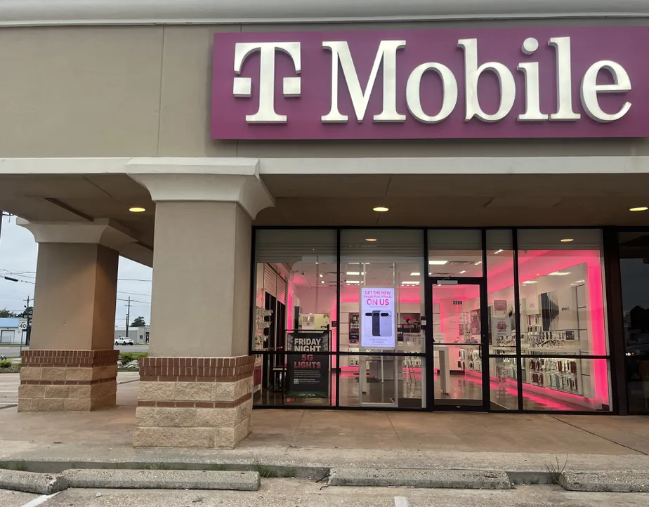  Exterior photo of T-Mobile Store at Macarthur Dr & Donnell St, Orange, TX 