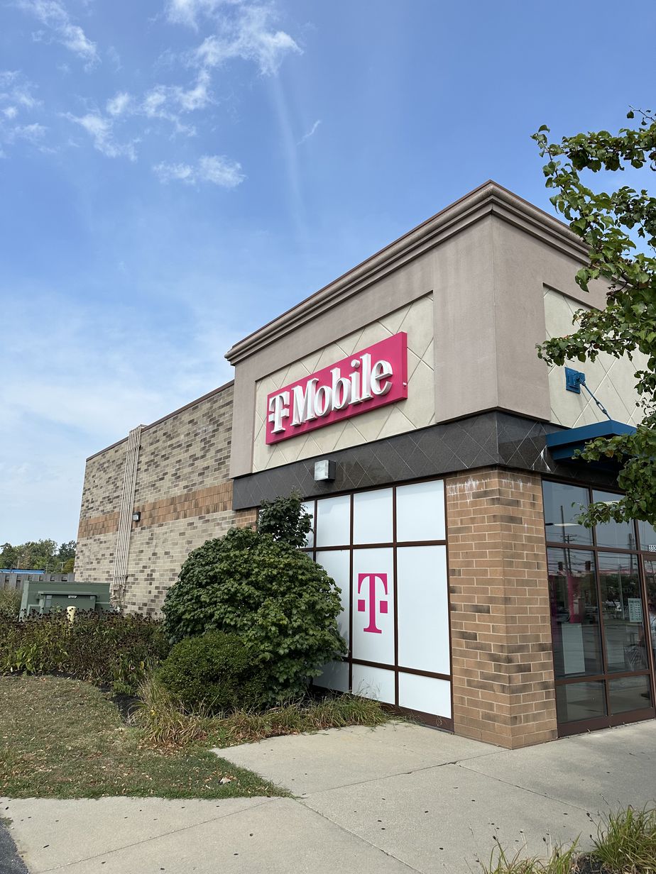 Exterior photo of T-Mobile Store at Secor Rd & Executive Pkwy, Toledo, OH