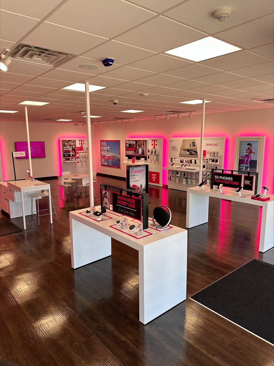 Interior photo of T-Mobile Store at 7th Ave SE & Centennial St S, Aberdeen, SD