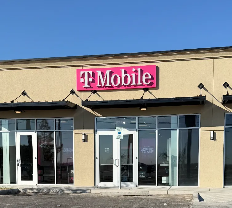  Exterior photo of T-Mobile Store at Cedar & Lincoln, Pecos, TX 