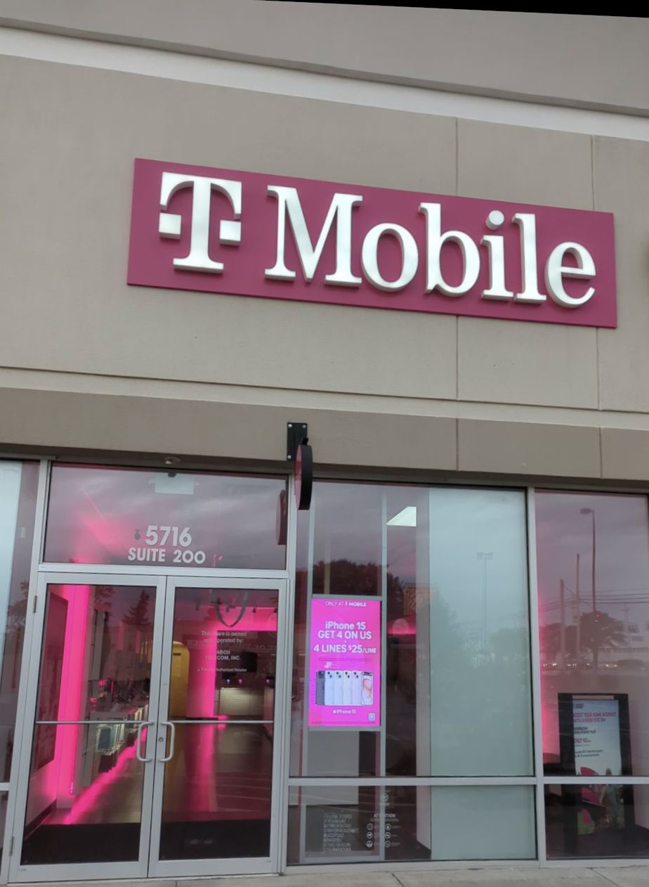 Exterior photo of T-Mobile Store at S Transit Rd & Shimer Dr, Lockport, NY