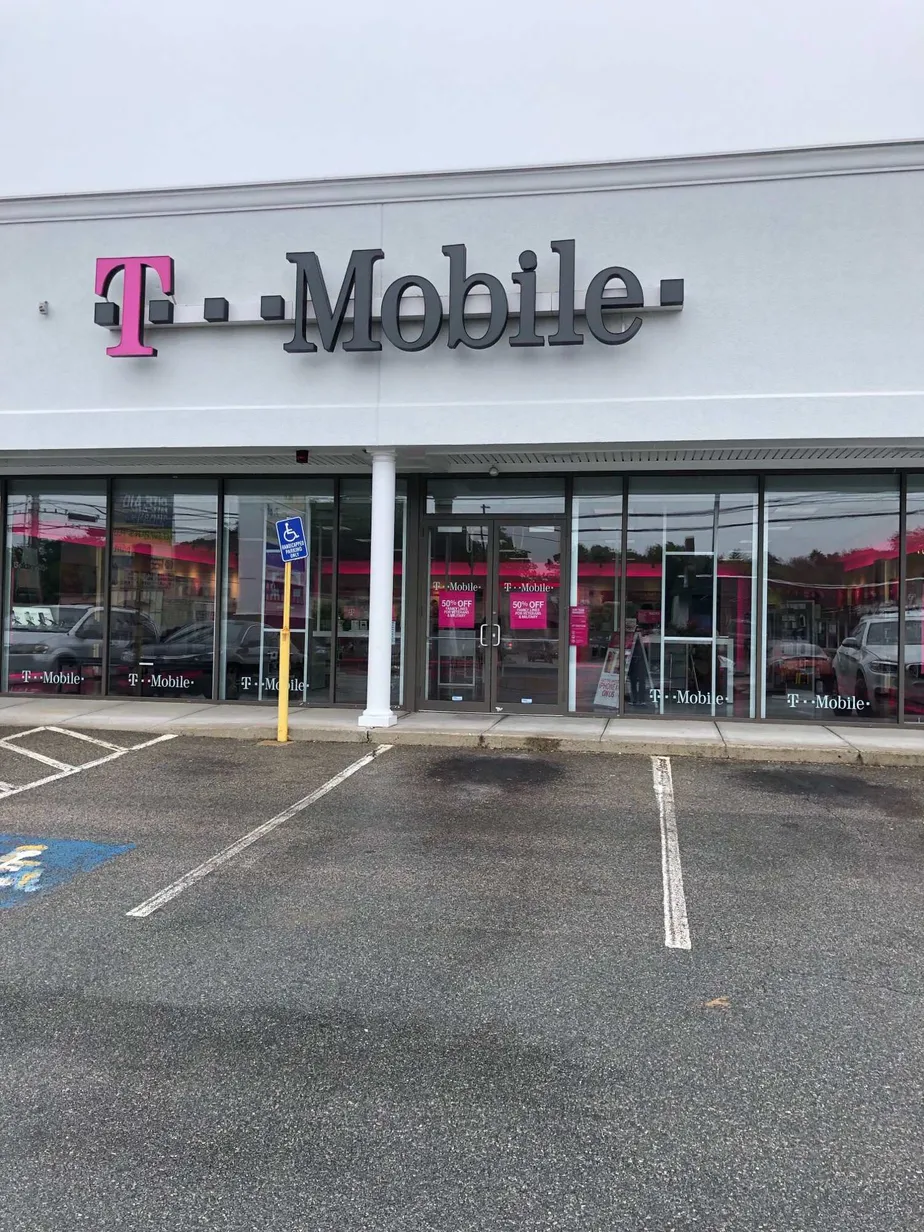 Exterior photo of T-Mobile store at Mineral Spring & Douglas, North Providence, RI