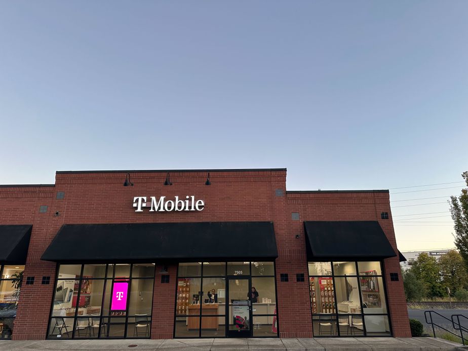 Exterior photo of T-Mobile Store at TV Hwy and 75th, Hillsboro, OR