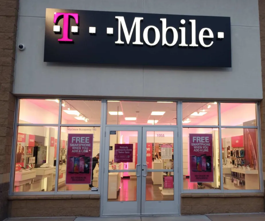 Exterior photo of T-Mobile store at W. Broadway & Everton, Forest Lake, MN