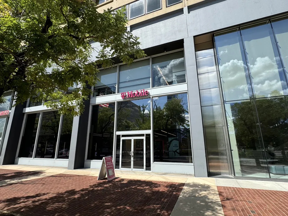  Exterior photo of T-Mobile Store at Pratt & Light, Baltimore, MD 