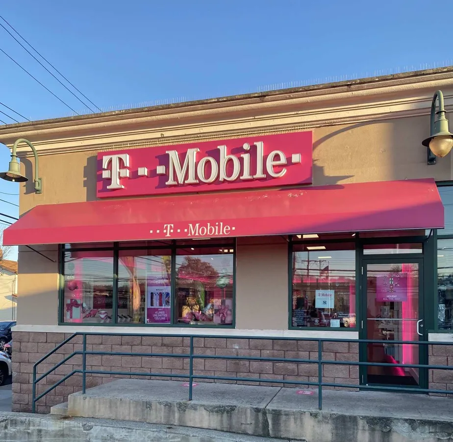 Exterior photo of T-Mobile Store at Naughton Ave & Hylan Blvd, Staten Island, NY
