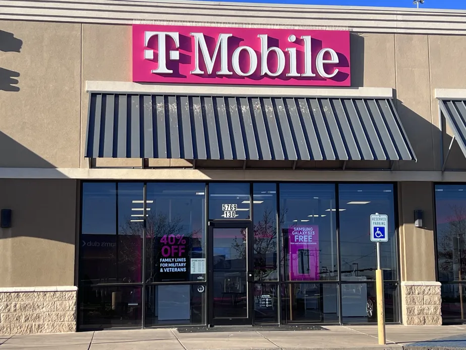 Foto del exterior de la tienda T-Mobile en Sherwood Way & Southland Blvd, San Angelo, TX