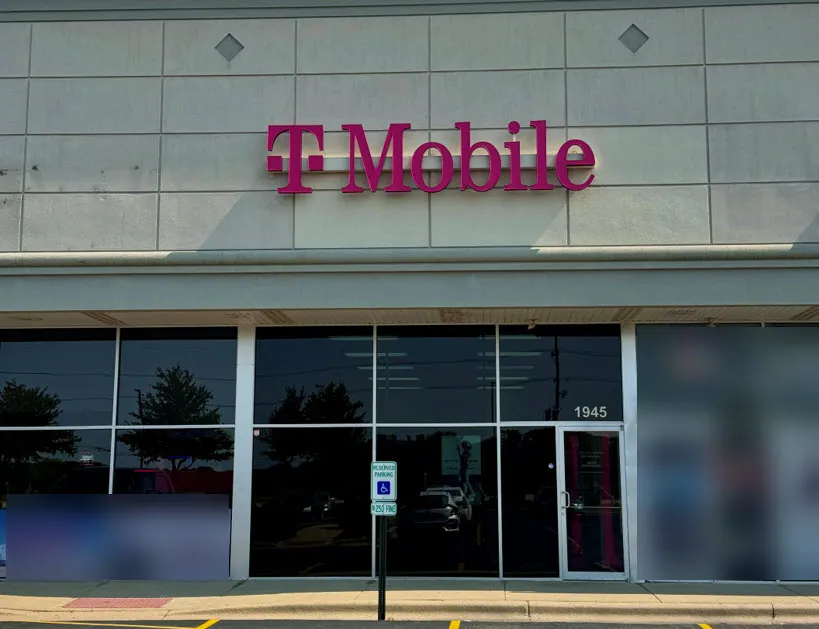  Exterior photo of T-Mobile Store at Marketview Dr & Carpenter St, Yorkville, IL 
