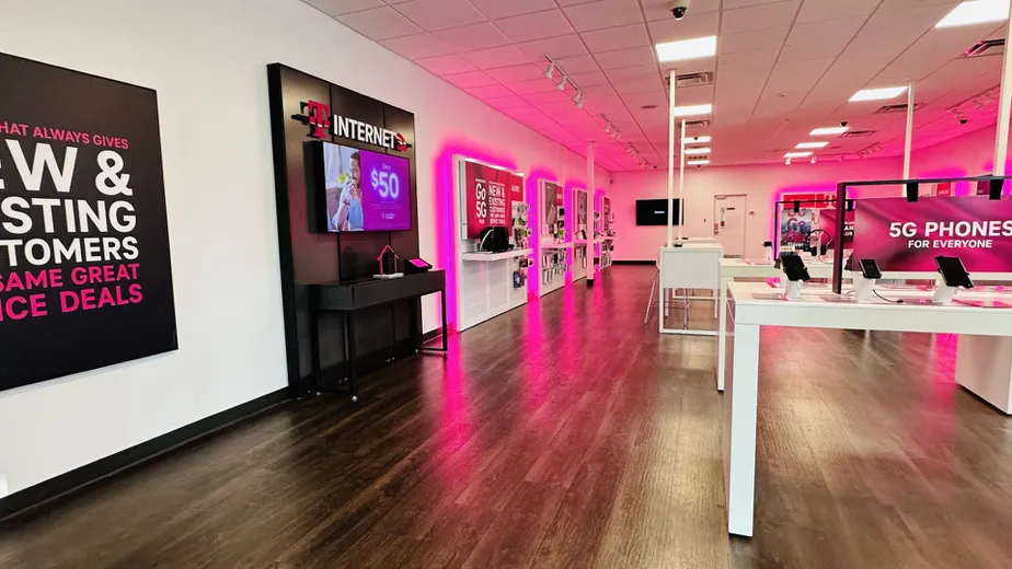 Interior photo of T-Mobile Store at Brickyard, Mt. Pleasant, SC