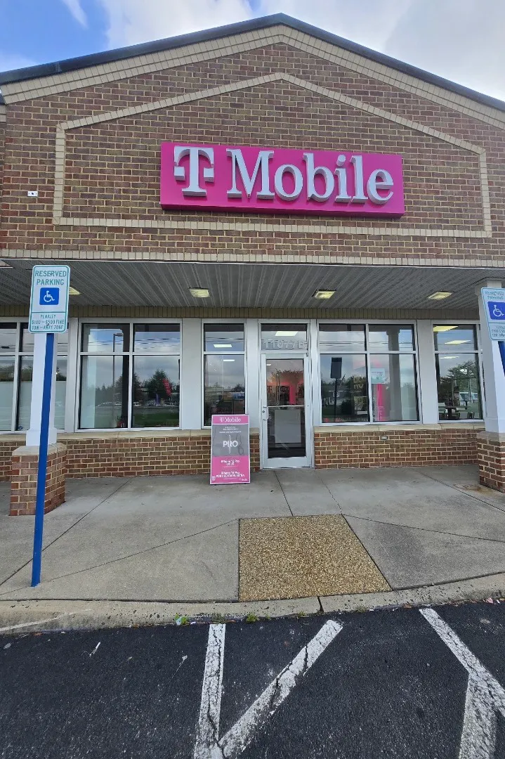 Exterior photo of T-Mobile Store at Marsh & Village Center, Bealeton, VA 