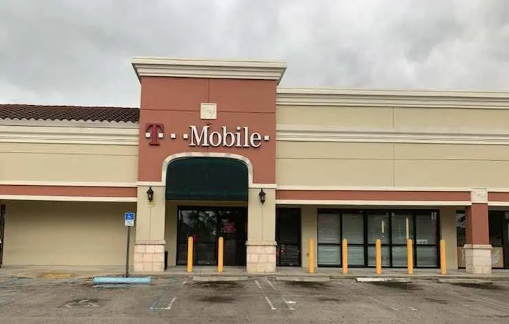 Exterior photo of T-Mobile store at Ne 163rd & Ne 16th Ave, North Miami Beach, FL
