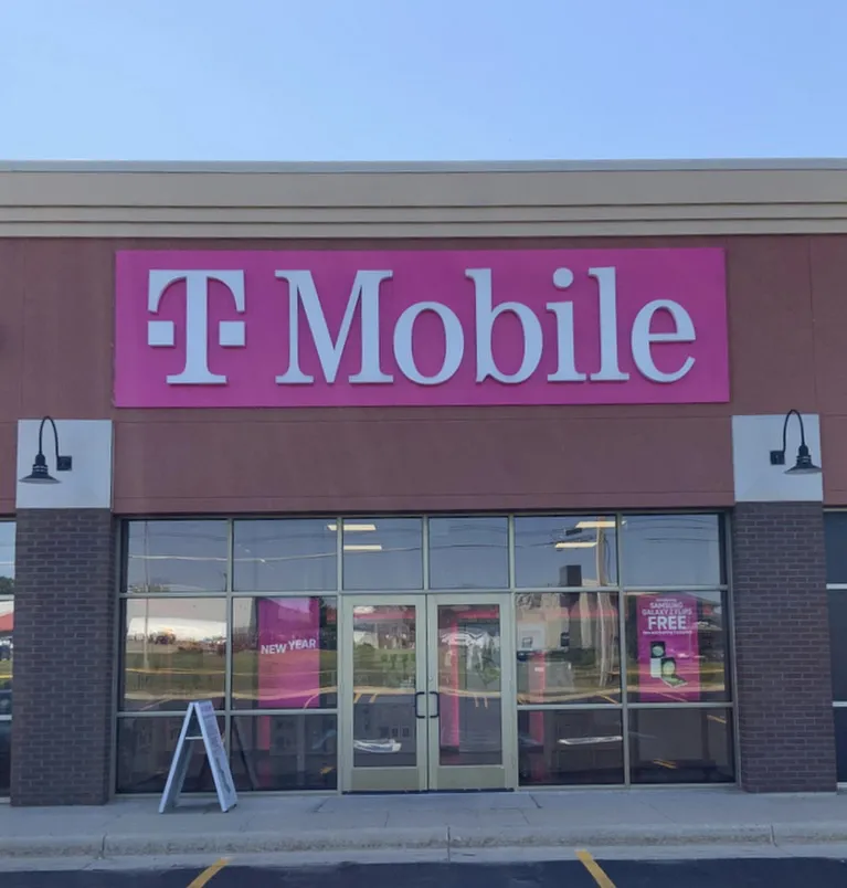  Exterior photo of T-Mobile Store at 4th St SW & Technology Pl, Waverly, IA 
