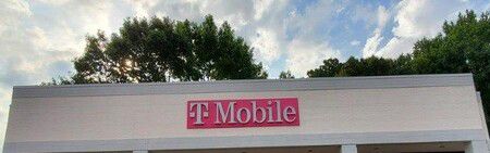 Exterior photo of T-Mobile Store at Bartlett Blvd & Stage Rd, Bartlett, TN