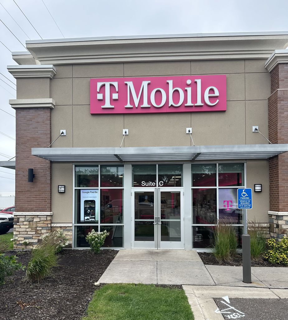 Exterior photo of T-Mobile Store at White Bear Ave & 694, Maplewood, MN