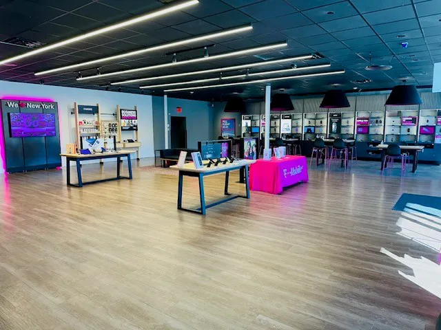  Interior photo of T-Mobile Store at North Central & Concord Ave, Hartsdale, NY 