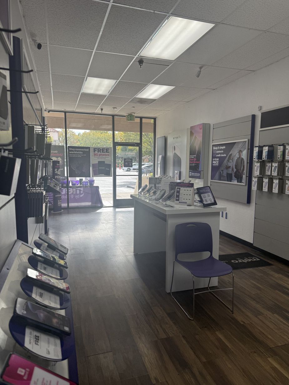 Metro by T-Mobile 1354 East Ave - 1354 East Ave 