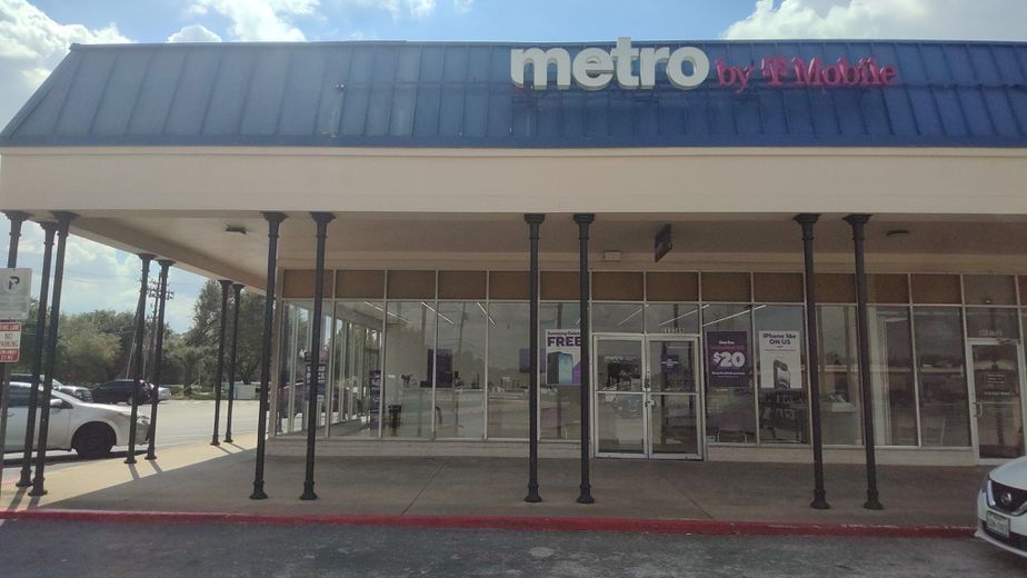 Metro by T-Mobile 11338 Chimney Rock Rd - 11338 Chimney Rock Rd 