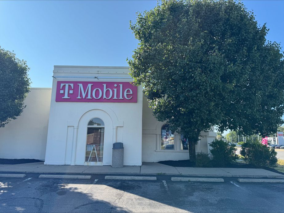 Exterior photo of T-Mobile Store at Greenbrook Shoppes, Indianapolis, IN