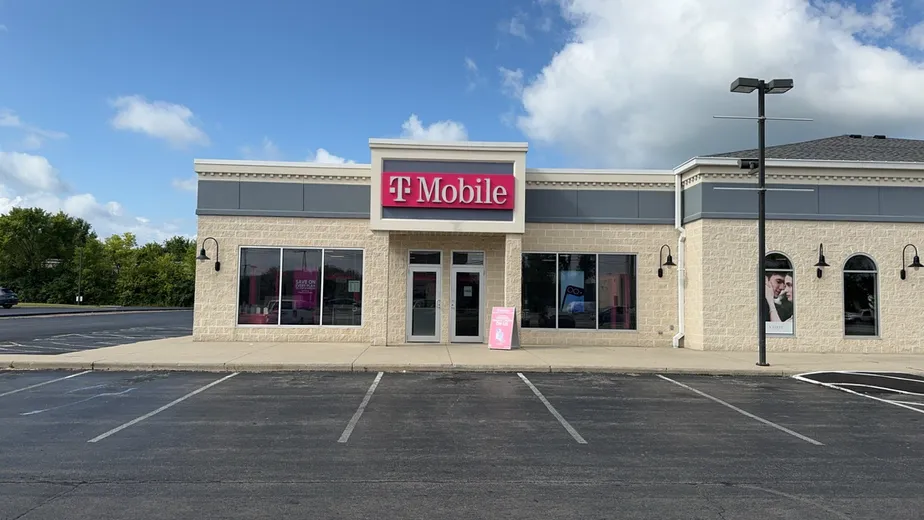  Exterior photo of T-Mobile Store at Elida Rd & American Ave, Lima, OH 