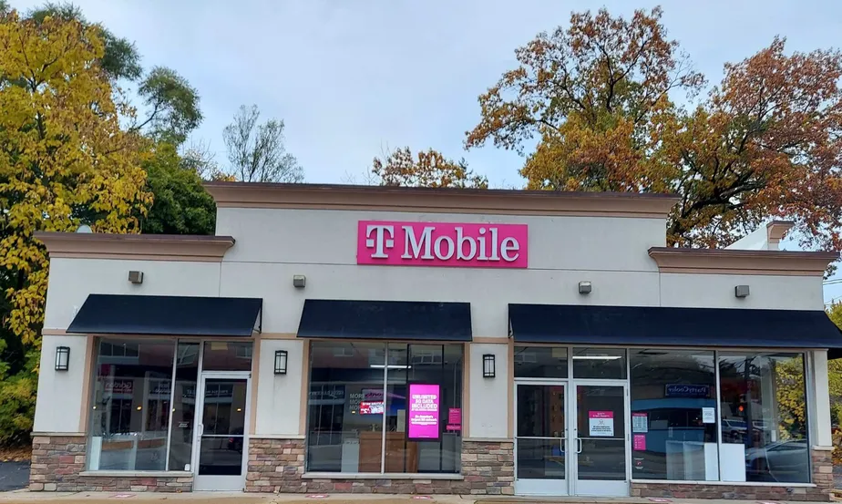 Exterior photo of T-Mobile store at Michigan St Ne & Diamond Ave Ne, Grand Rapids, MI