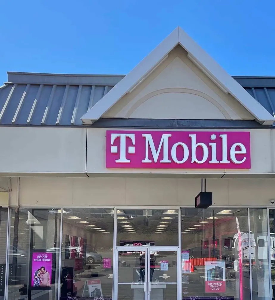 Exterior photo of T-Mobile store at S Highland Ave & Glenwood Dr, Ossining, NY