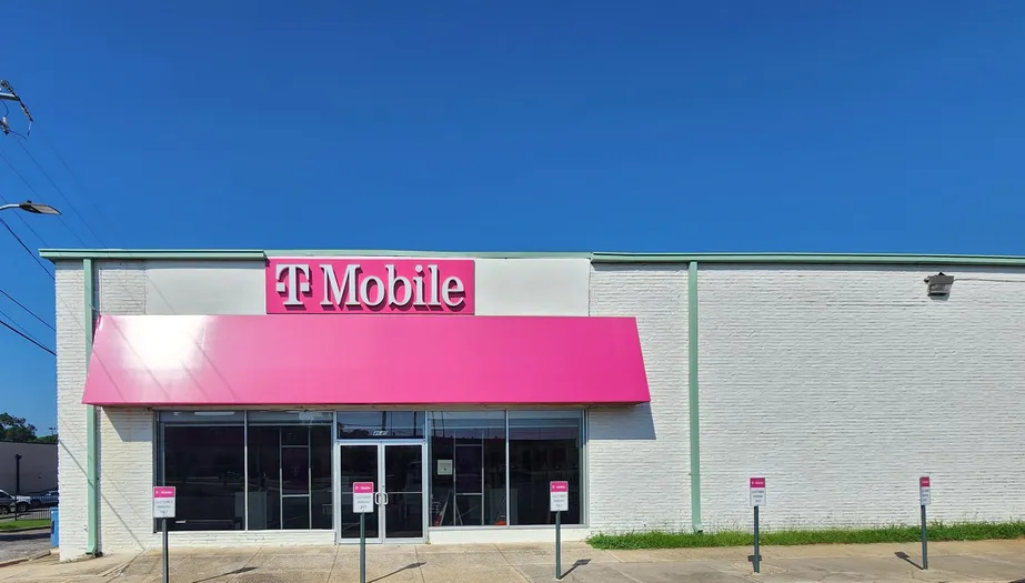 Foto del exterior de la tienda T-Mobile en 5 Points West, Birmingham, AL