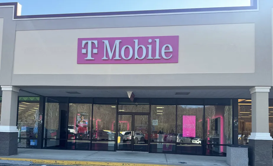 Foto del exterior de la tienda T-Mobile en Thacker Ave & Applebee Way, Covington, VA