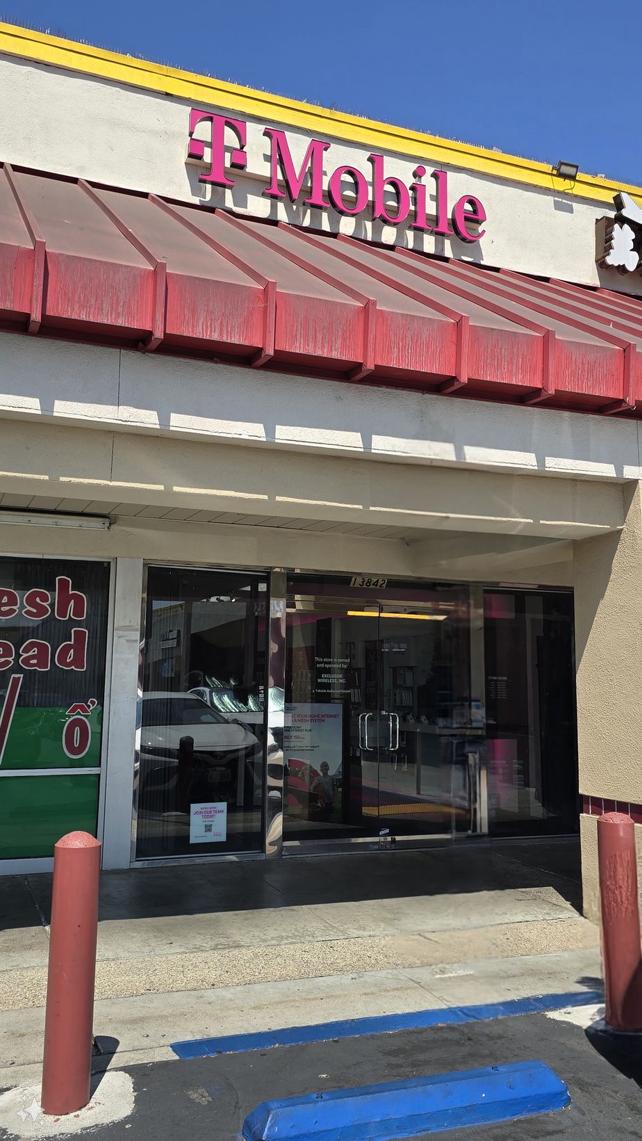 Exterior photo of T-Mobile Store at Brookhurst & Westminster, Garden Grove, CA