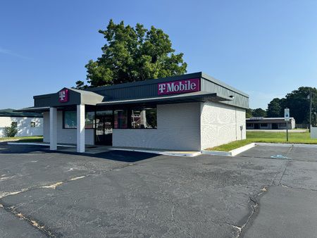 Exterior photo of T-Mobile Store at Memorial & Catherine Creek, Ahoskie, NC