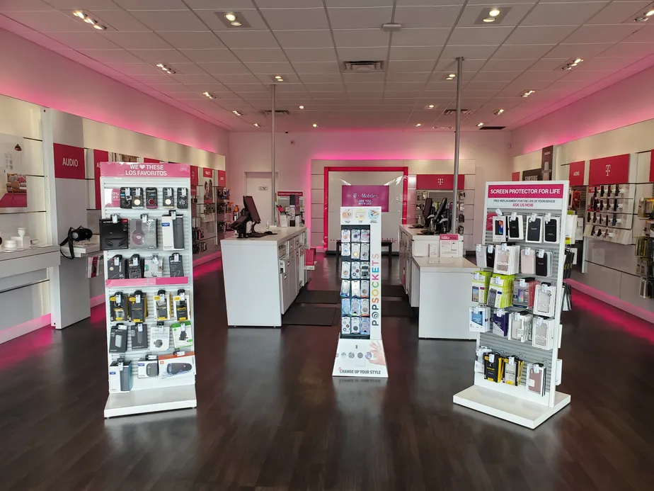  Interior photo of T-Mobile Store at Hwy 301 & Big Bend Rd, Riverview, FL 
