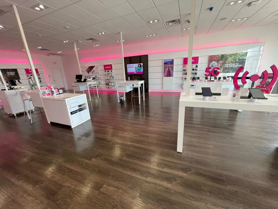 Interior photo of T-Mobile Store at Hwy 281 & Trenton Rd, Edinburg, TX