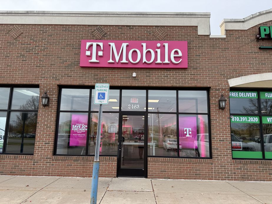 Exterior photo of T-Mobile Store at Hill & Torrey, Flint, MI