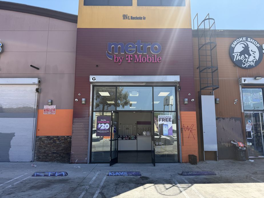 Metro by T-Mobile 1014 E Manchester Ave - 1014 E Manchester Ave 