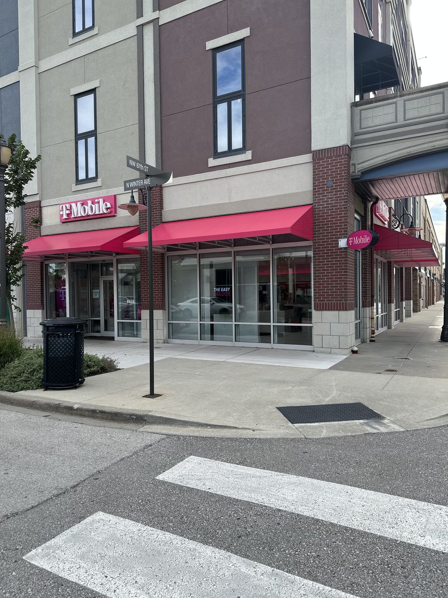 Exterior photo of T-Mobile Store at Zona Rosa, Kansas City, MO