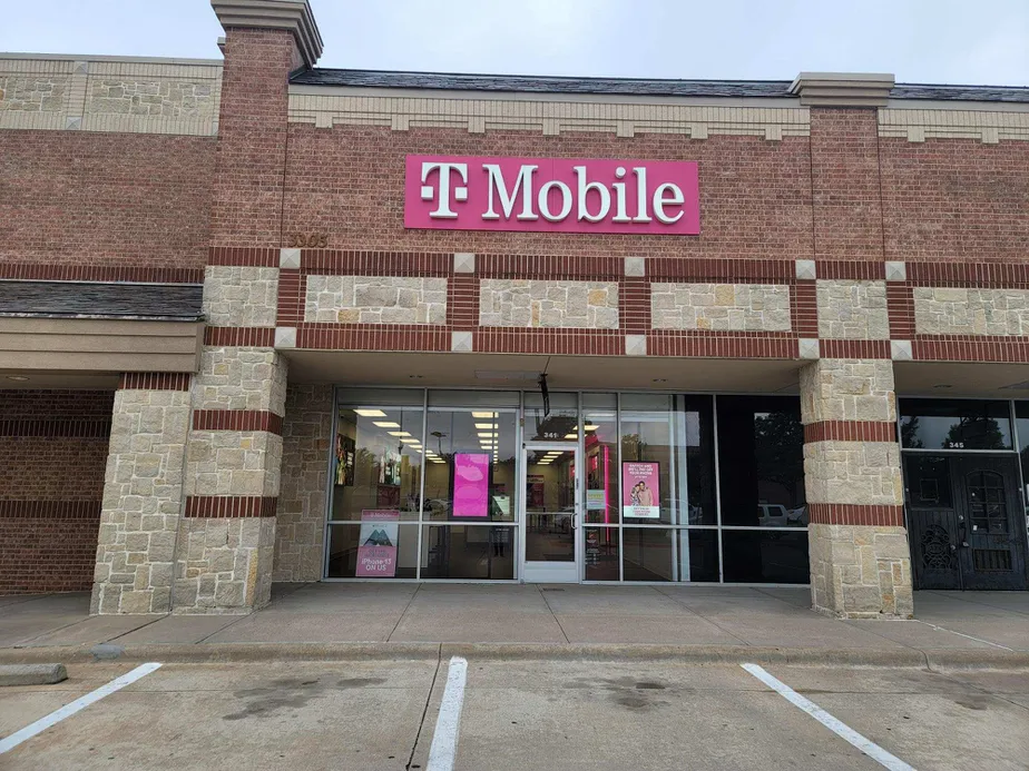 Exterior photo of T-Mobile Store at Dallas Pkwy & Communications Pkwy, Plano, TX