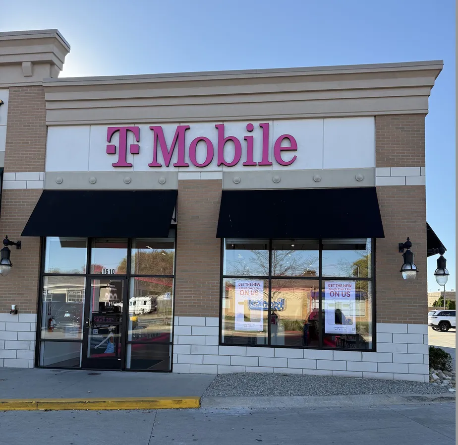  Exterior photo of T-Mobile Store at North West Ave & Sparks St, Jackson, MI 