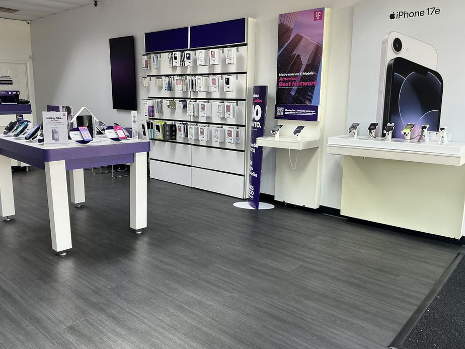 Metro by T-Mobile 12709 beechnut street, - 12709 beechnut street, 
