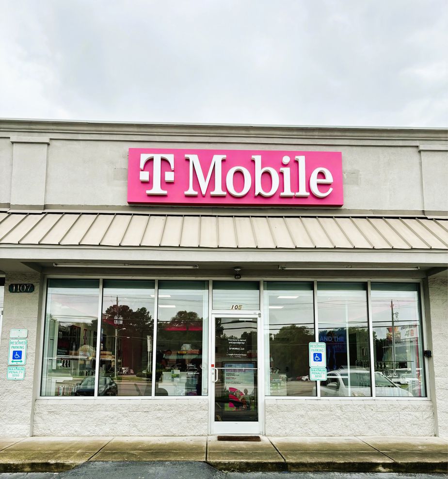 Exterior photo of T-Mobile Store at N Bragg Blvd & Odell Road, Spring Lake, NC